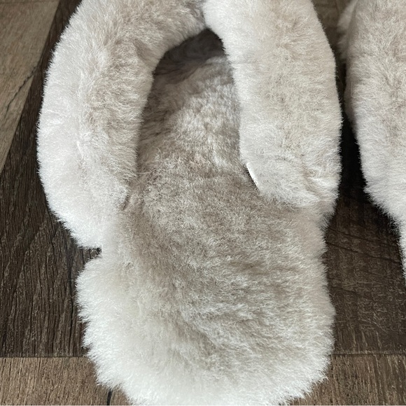 NWOT Sheepskin Silver/ Grey Slipper Size 10 - Picture 7 of 7